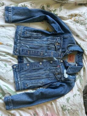 Levi's Blue Denim Jacket - Classic Trucker Style